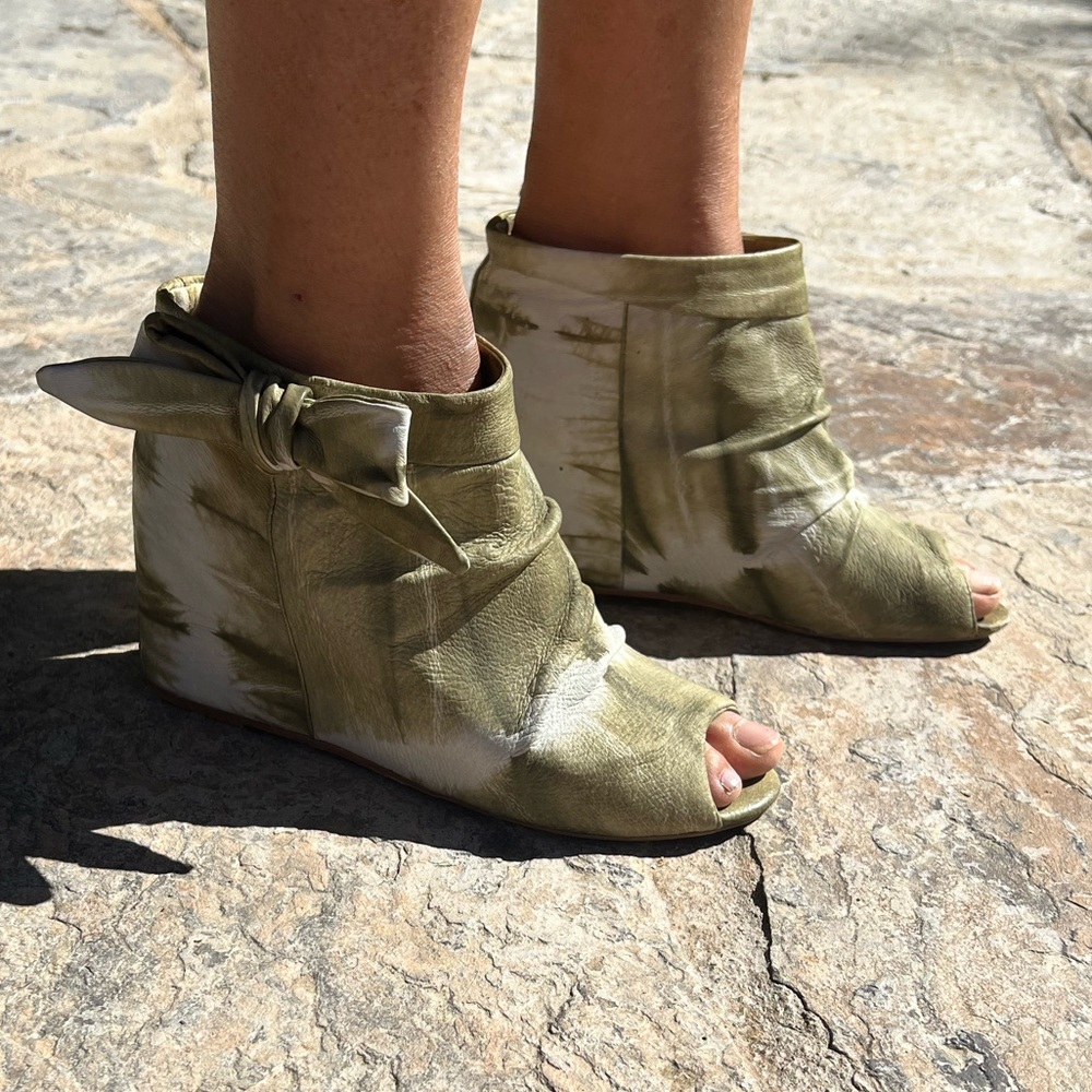 80%20 Leather Wedge Heels